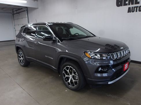 Used 2024 Jeep Compass Limited AWD/4WD image 4