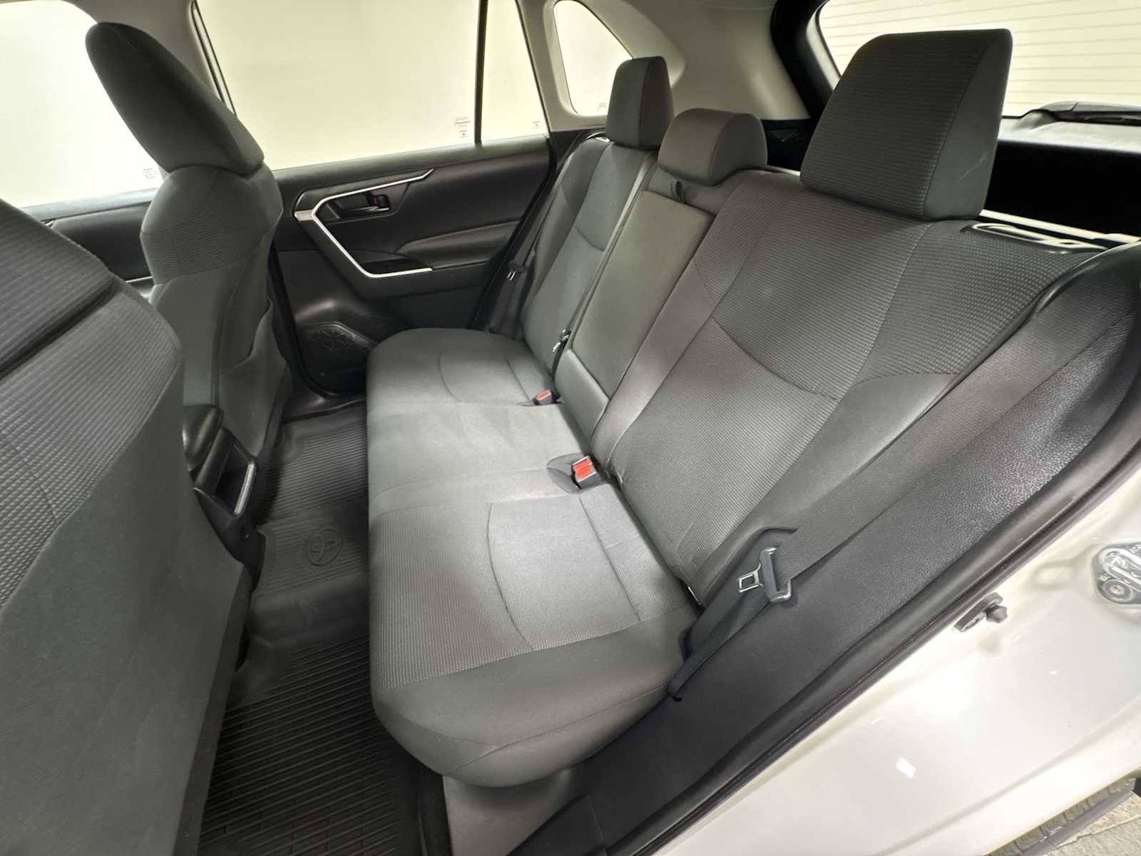 Certified 2021 Toyota RAV4 LE AWD/4WD image 24