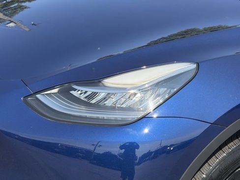 Used 2022 Tesla Model Y Long Range AWD/4WD image 8