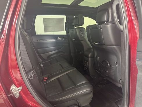 Used 2018 Jeep Grand Cherokee Overland AWD/4WD image 5