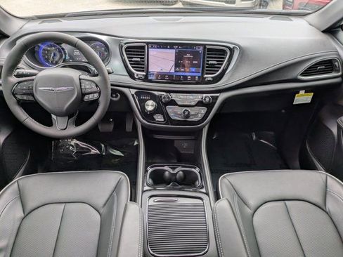 New 2026 Chrysler Pacifica Limited w/ S Appearance Package FWD image 17