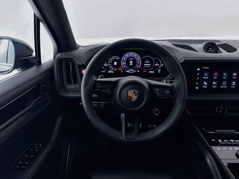 Certified 2025 Porsche Cayenne GTS AWD/4WD image 25