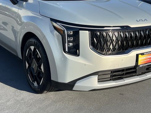 Certified 2025 Kia Carnival EX image 10