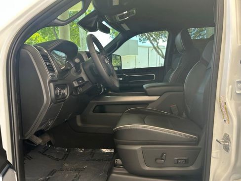 Used 2025 RAM 2500 Laramie AWD/4WD image 5