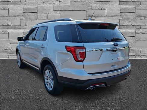 Certified 2018 Ford Explorer XLT w/ Equipment Group 202A AWD/4WD image 8