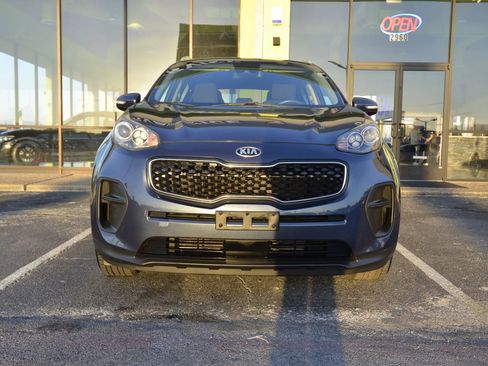Used 2018 Kia Sportage LX w/ LX Technology Package image 3