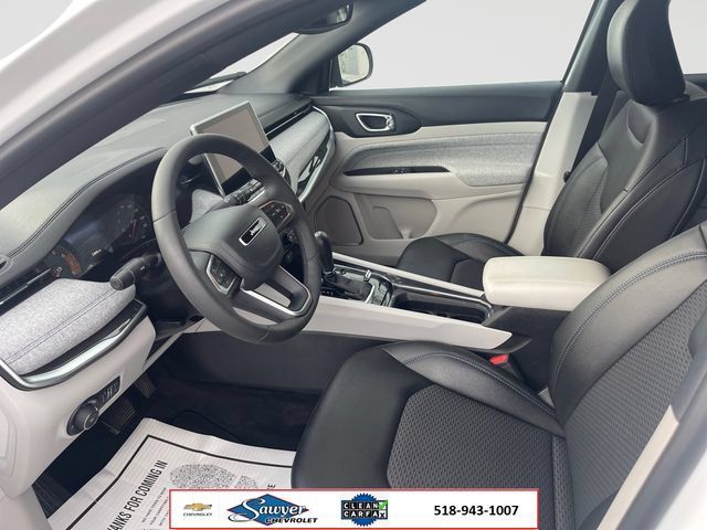 Used 2023 Jeep Compass Latitude AWD/4WD image 10
