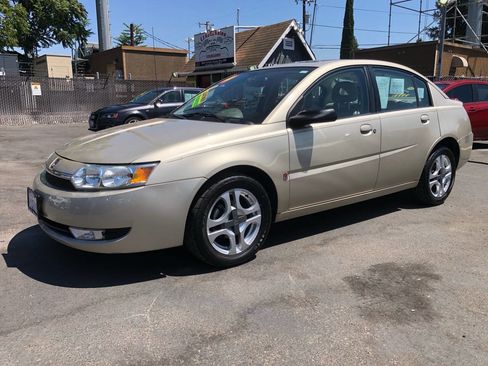 Used 2004 Saturn ION Level 3 w/ Travel Pkg image 1