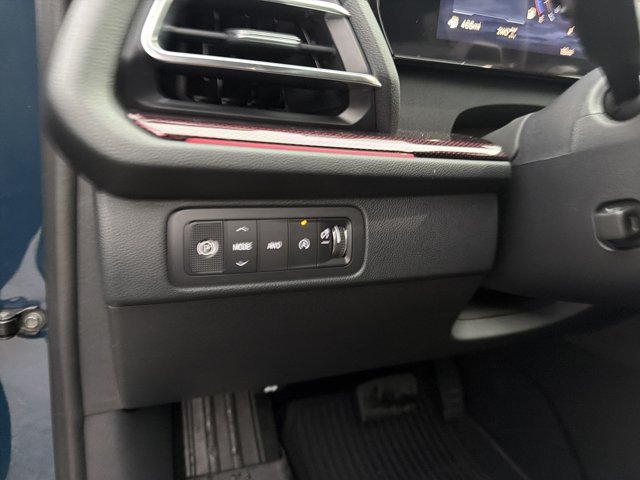 New 2027 Chevrolet Traverse RS w/ LPO, Floor Liner Package AWD/4WD image 18