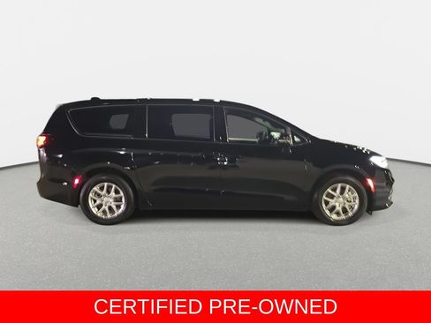 Used 2025 Chrysler Pacifica Select FWD image 4