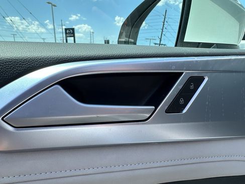 New 2025 Volkswagen Taos SE image 18