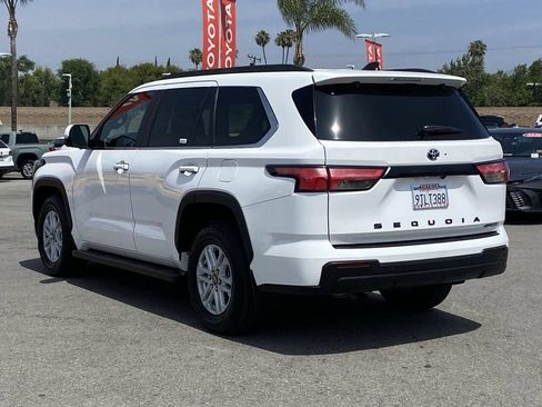 Certified 2025 Toyota Sequoia SR5 AWD/4WD image 40