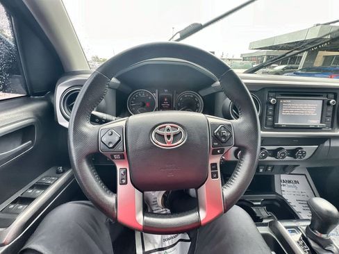 Used 2019 Toyota Tacoma SR5 AWD/4WD image 14