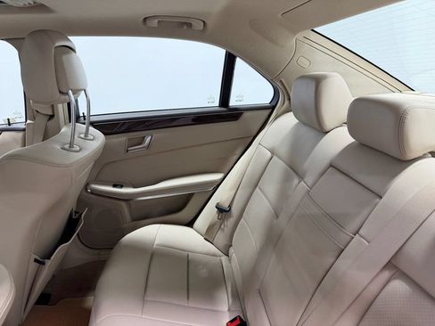 Used 2014 Mercedes-Benz E 350 4MATIC Sedan image 9