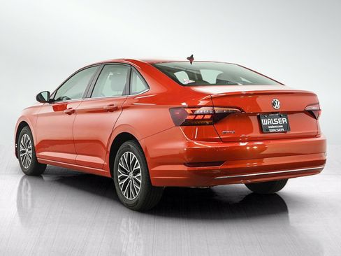 Used 2019 Volkswagen Jetta SE w/ Cold Weather Package FWD image 3