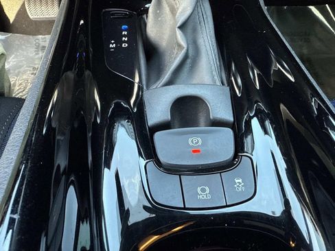 Used 2020 Toyota C-HR XLE image 36