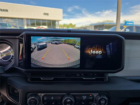 Used 2025 Jeep Wrangler Unlimited Sport AWD/4WD image 27