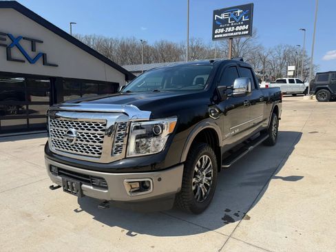 Used 2018 Nissan Titan Platinum Reserve w/ Platinum Utility Package image 5