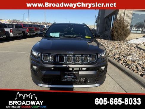 Used 2024 Jeep Compass Limited image 2