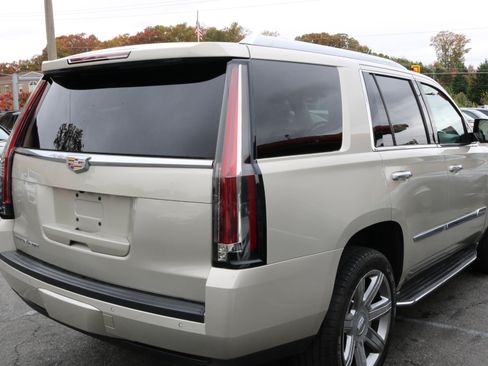 Used 2015 Cadillac Escalade Luxury image 10