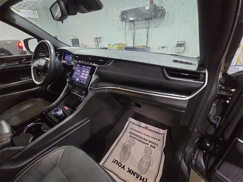 Used 2022 Jeep Grand Cherokee Altitude image 12