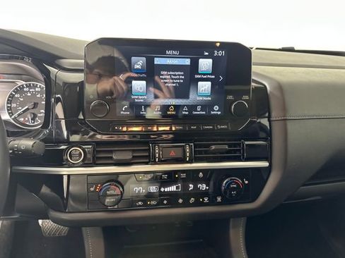 Used 2023 Nissan Pathfinder SL image 21