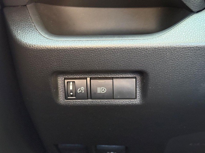 Used 2022 Toyota RAV4 LE AWD/4WD image 28