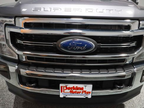 Used 2021 Ford F250 Lariat w/ Lariat Value Package AWD/4WD image 4