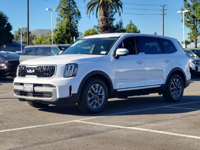 Used 2023 Kia Telluride LX FWD image 2