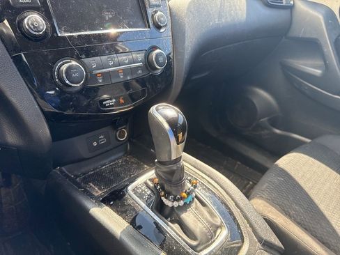 Used 2020 Nissan Rogue Sport S image 17