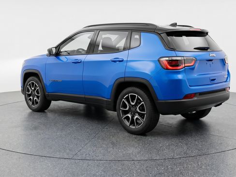 Used 2025 Jeep Compass Trailhawk AWD/4WD image 6