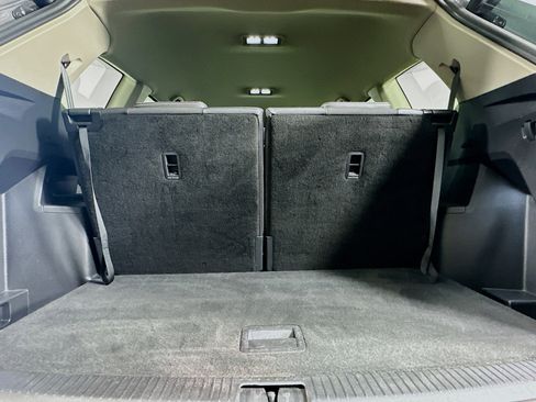 Used 2025 Volkswagen Atlas SE AWD/4WD image 29