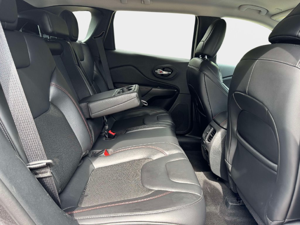 Used 2020 Jeep Cherokee Trailhawk AWD/4WD image 10
