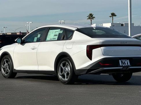 New 2025 Kia K4 LXS image 6