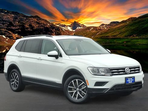 Used 2021 Volkswagen Tiguan SE w/ Panoramic Sunroof Package image 8