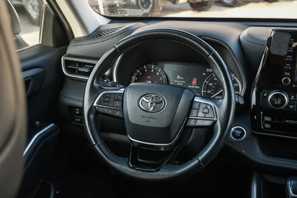 Used 2020 Toyota Highlander XLE w/ Preferred Accessory Package AWD/4WD image 13