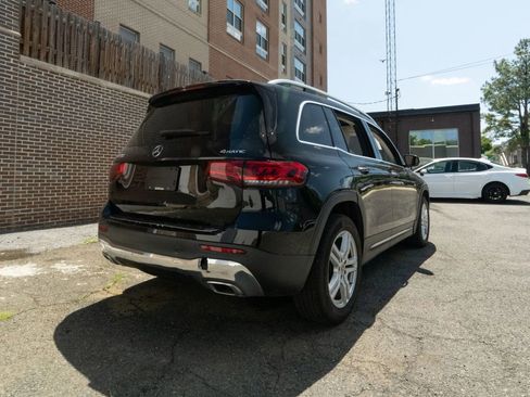 Used 2021 Mercedes-Benz GLB 250 4MATIC w/ Premium Package image 3