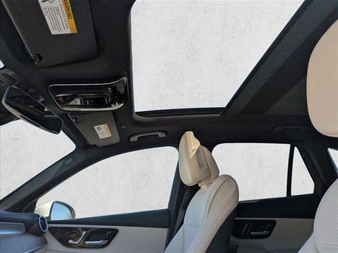 Used 2024 Mercedes-Benz GLC 300 image 22