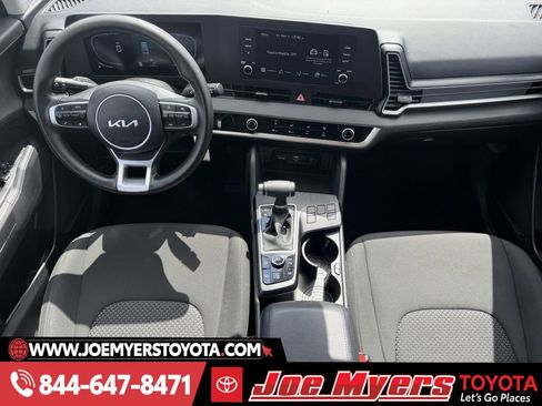 Used 2025 Kia Sportage LX image 12