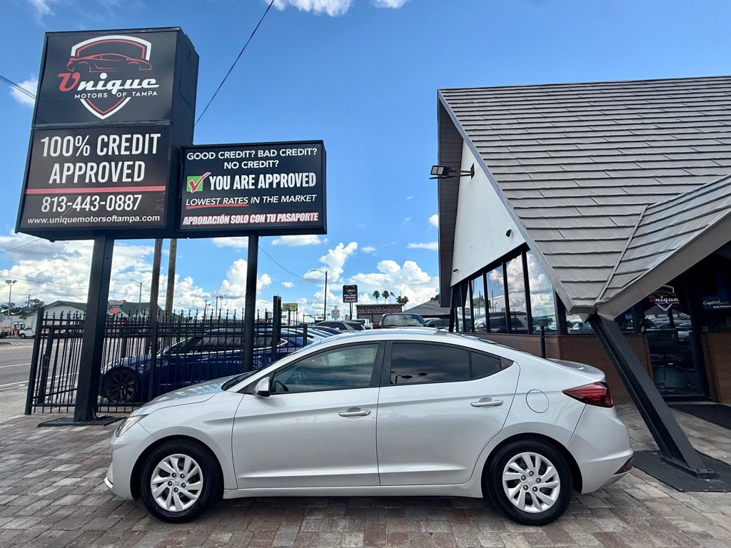Used 2019 Hyundai Elantra SE w/ Cargo Package FWD image 2