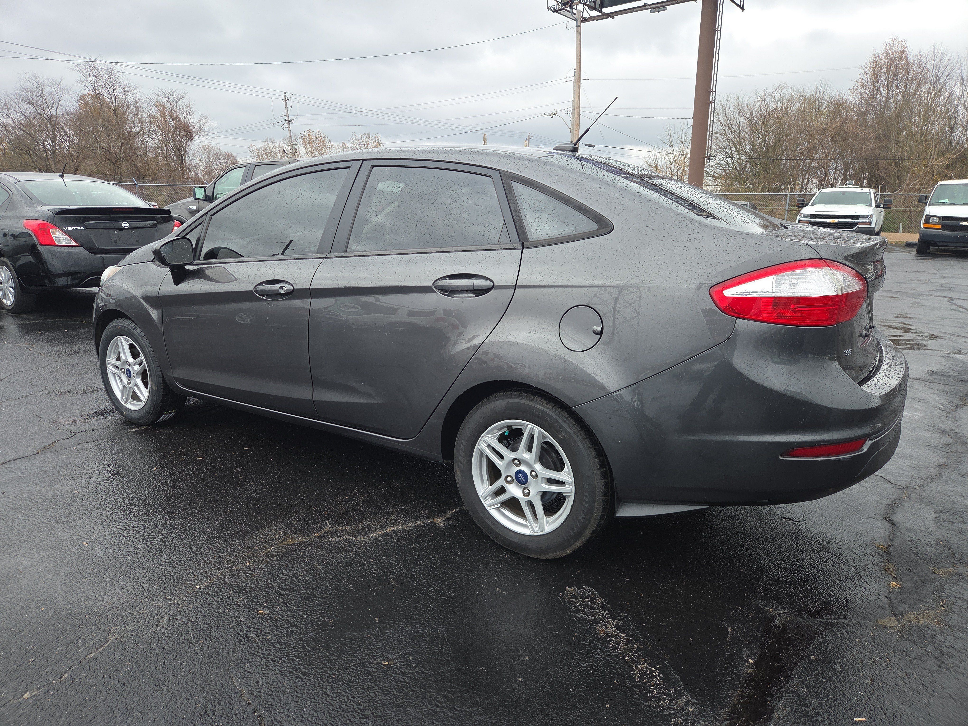 Used 2017 Ford Fiesta SE FWD image 3