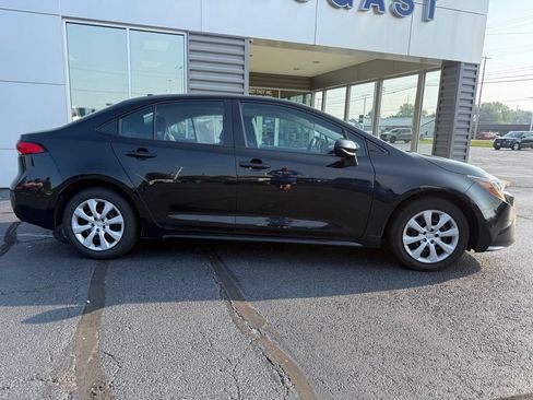 Used 2022 Toyota Corolla LE FWD image 4
