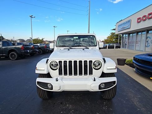 Used 2022 Jeep Gladiator Overland image 2