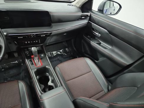Certified 2025 Nissan Kicks SR image 13
