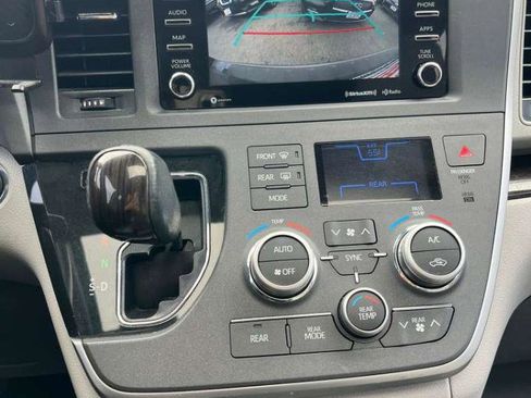 Used 2020 Toyota Sienna XLE w/ XLE Navigation Package image 23