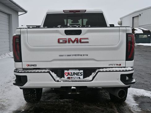 Used 2024 GMC Sierra 2500 AT4 w/ AT4 Preferred Package image 10
