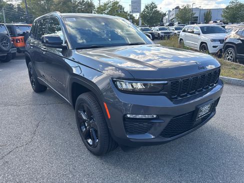New 2025 Jeep Grand Cherokee Limited w/ Black Appearance Package image 8