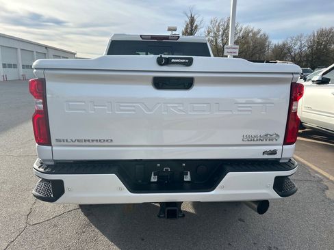 Used 2022 Chevrolet Silverado 2500 High Country w/ Z71 Off-Road Package image 5