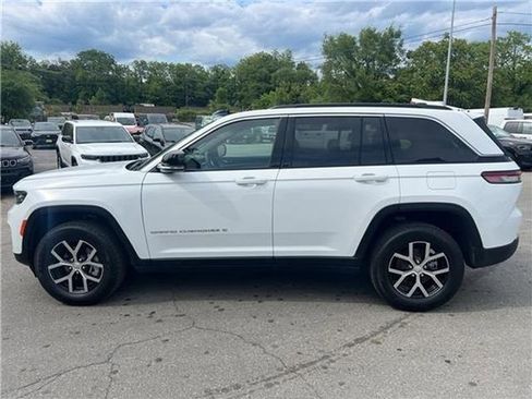 Used 2025 Jeep Grand Cherokee Limited AWD/4WD image 38
