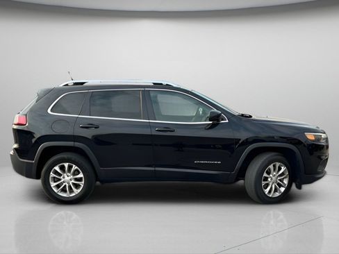 Used 2019 Jeep Cherokee Latitude w/ Popular Appearance Group AWD/4WD image 3